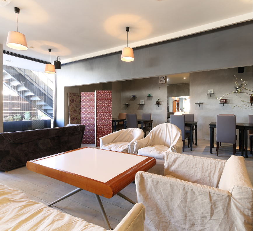 ゆったりできるソファ席有！